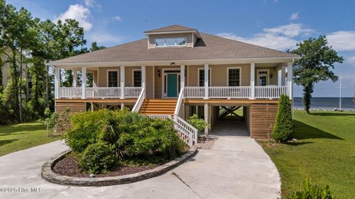 522 Sandy Point Dr, Beaufort, NC, 28516-9507 | Card Image