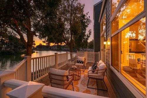 851 Columbia, Redwood City, CA, 94065 | Card Image