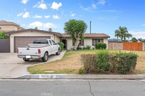 3670 Briarvale St, Corona, CA, 92879-5307 | Card Image