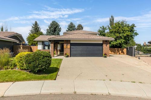 32 Ross Heights Court Se, Medicine Hat, AB, T1B2R6 | Card Image