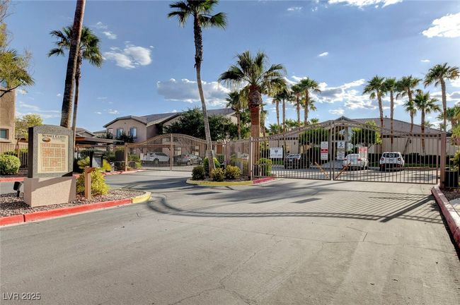 2014 - 8985 S Durango Dr, Condo with 3 bedrooms, 2 bathrooms and null parking in Las Vegas NV | Image 40