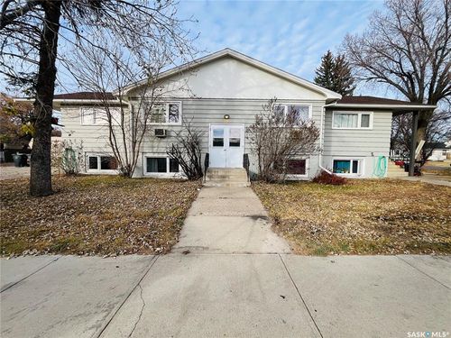 335 Chaplin St W, Swift Current, SK, S9H0G2 | Card Image