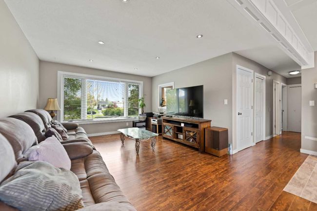 83 Penmeadows Place Se, House other with 4 bedrooms, 2 bathrooms and 2 parking in Calgary AB | Image 10