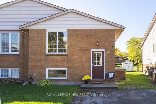 37 Woodland Dr, Welland, ON, L3C7C9 | Card Image
