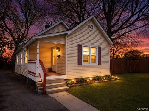4417 Elizabeth St, Wayne, MI, 48184-2181 | Card Image