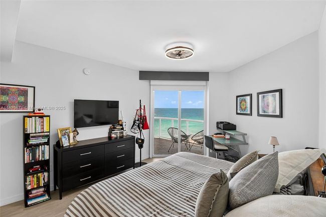 APT-1401 - 18671 Collins Ave, Condo with 3 bedrooms, 4 bathrooms and null parking in Sunny Isles Beach FL | Image 24