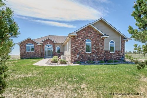 10423 Beartooth Dr, Cheyenne, WY, 82009-8629 | Card Image