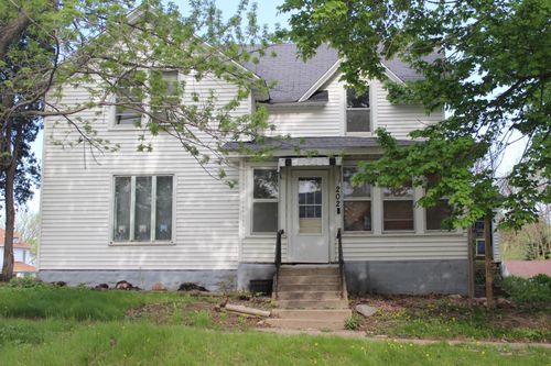 202 S Henry St, Elmore, MN, 56027-3449 | Card Image