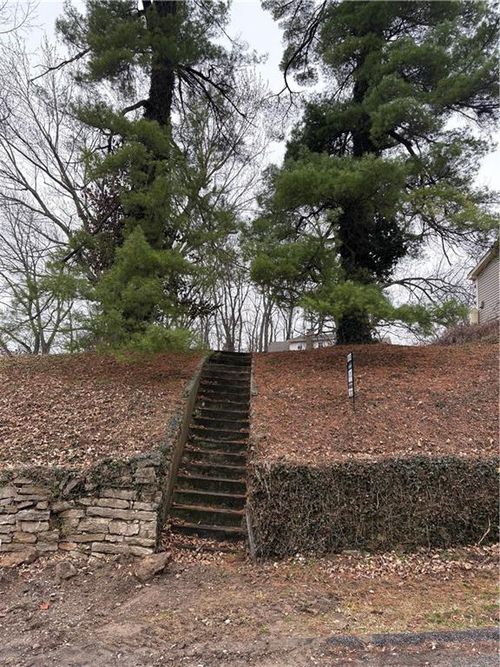 921 Thomas St, Weston, MO, 64098-1139 | Card Image