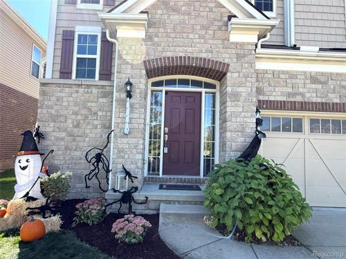 49645 Hartwick Dr, Novi, MI, 48374-4207 | Card Image