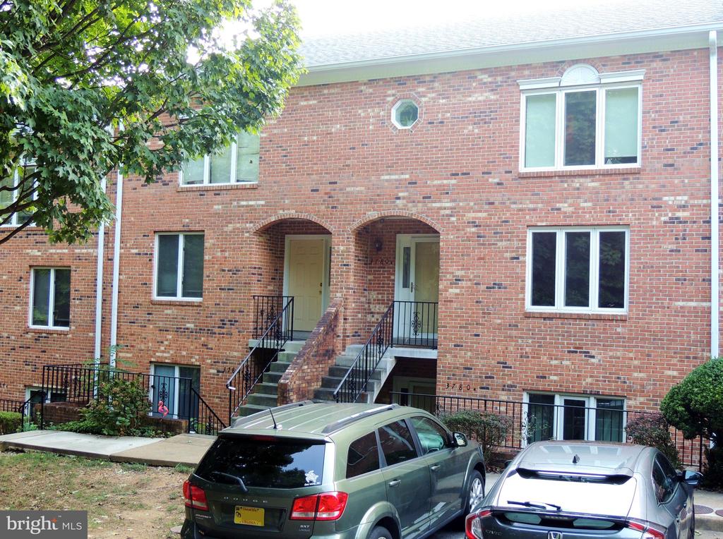 Madison Ln, Falls Church, VA 22041
