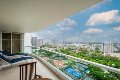 2204 - 7000 Island Blvd, Condo with 3 bedrooms, 3 bathrooms and null parking in Aventura FL | Image 2