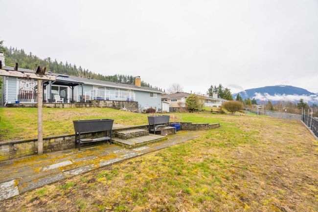 34410 Norrish Avenue, House other with 5 bedrooms, 2 bathrooms and 10 parking in Mission BC | Image 9