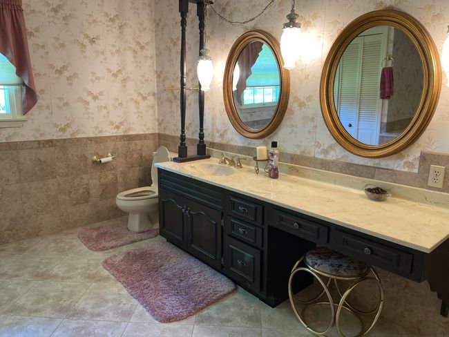 PRIMARY BATHROOM | Image 17