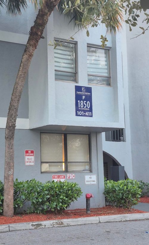 207-1850 N Congress Ave, West Palm Beach, FL, 33401-8203 | Card Image