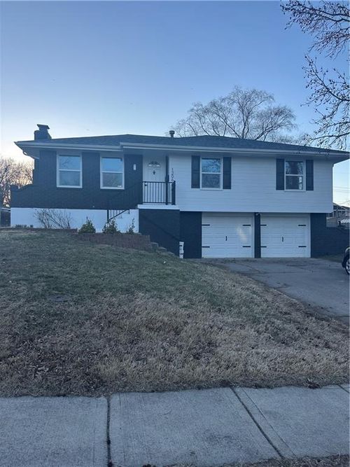 1206 Sw Mission Pl, Lees Summit, MO, 64081-2838 | Card Image