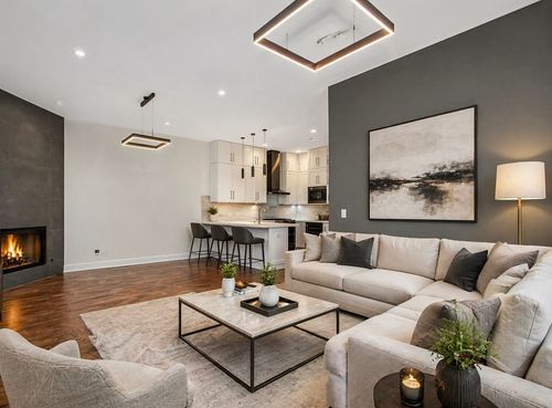 2nw-948 W Madison St, Chicago, IL, 60607-2747 | Card Image