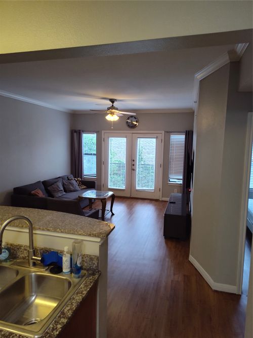 304-2502 Leon St, Austin, TX, 78705-4495 | Card Image
