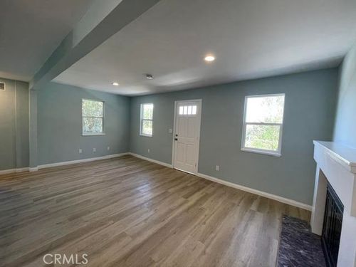 6818 Santa Susana Pass Rd, Simi Valley, CA, 93063-4925 | Card Image