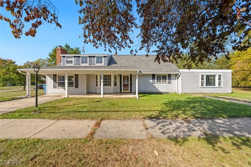 487 Irving Park Blvd, Sheffield Lake, OH, 44054-1620 | Card Image