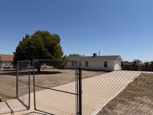 11711 Flor Del Rio St, Socorro, TX, 79927-3316 | Card Image