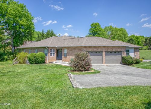 180 Hidden Oaks Ln, Lenoir City, TN, 37772-7918 | Card Image