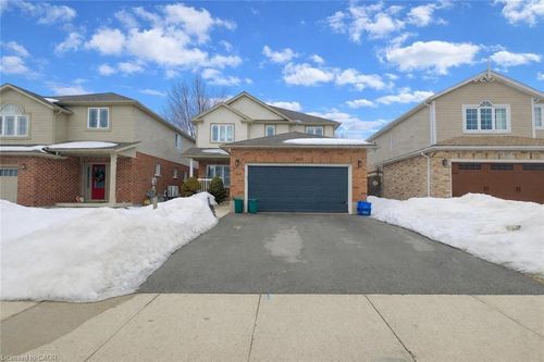 upper-469 Dansbury Dr, Waterloo, ON, N2K4L1 | Card Image