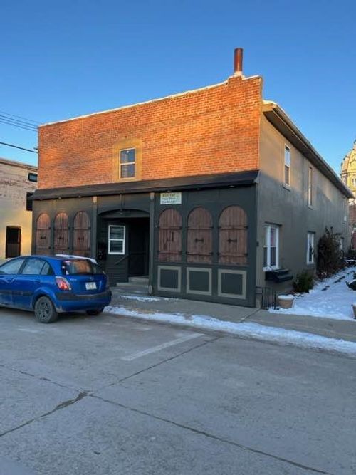 111 N 2nd Ave, Winterset, IA, 50273-1654 | Card Image