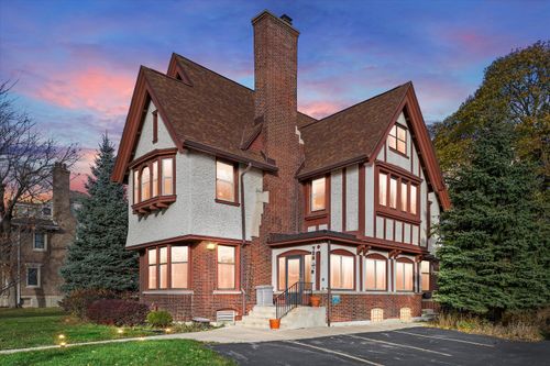 726 N 34th St, Milwaukee, WI, 53208-3301 | Card Image