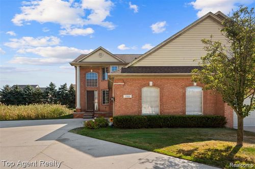 1066 Lorenzo Ct, Troy, MI, 48085-4982 | Card Image