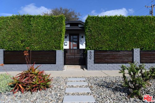 509 E Buckthorn St, Inglewood, CA, 90301-3516 | Card Image