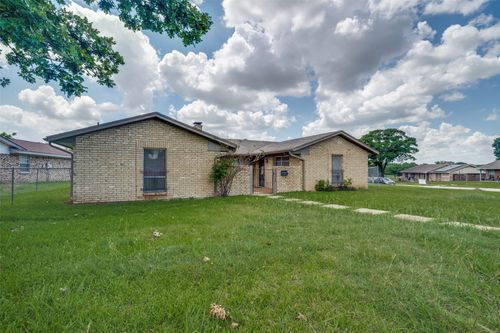 1421 Mount Vernon Dr, Mesquite, TX, 75149-1951 | Card Image