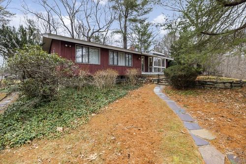 9 Peacock Farm Rd, Lexington, MA, 02421-6316 | Card Image
