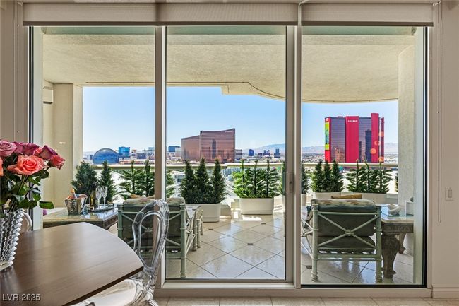 UNIT-2502 - 2877 Paradise Rd, Home with 3 bedrooms, 3 bathrooms and 1 parking in Las Vegas NV | Image 14