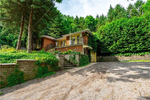 2083 Hollow Rd, Fonthill, ON, L0S1E6 | Card Image