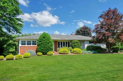 35 Clearview Dr, Randolph, NJ, 07869-1304 | Card Image