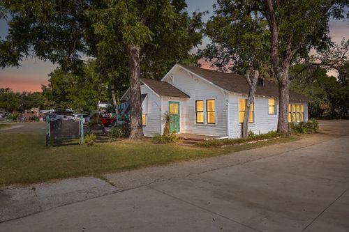 614 E Pearl St, Granbury, TX, 76048-2219 | Card Image