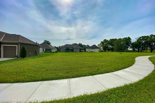 305 Crestview Ct, Raymore, MO, 64083-8703 | Card Image