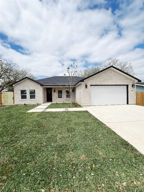 614 S Middle St, Flatonia, TX, 78941-2506 | Card Image