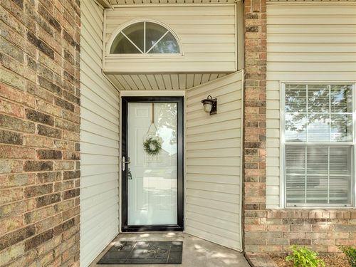 2124 Lonnie Ln, Moore, OK, 73170-7444 | Card Image