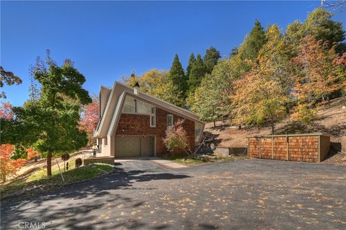 22 Holly Dr, Running Springs, CA, 92382-7415 | Card Image