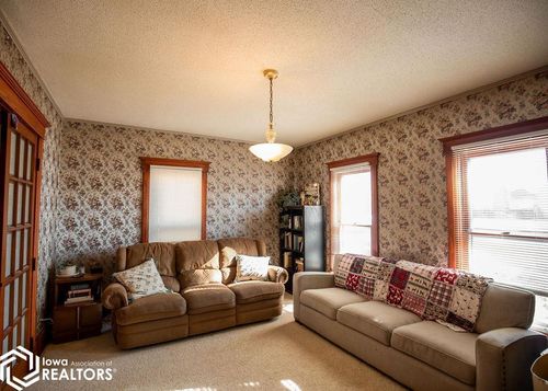 701 E Lucas St, Algona, IA, 50511-1627 | Card Image