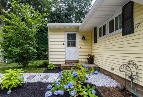 17 Pine St, Bellingham, MA, 02019-3027 | Card Image