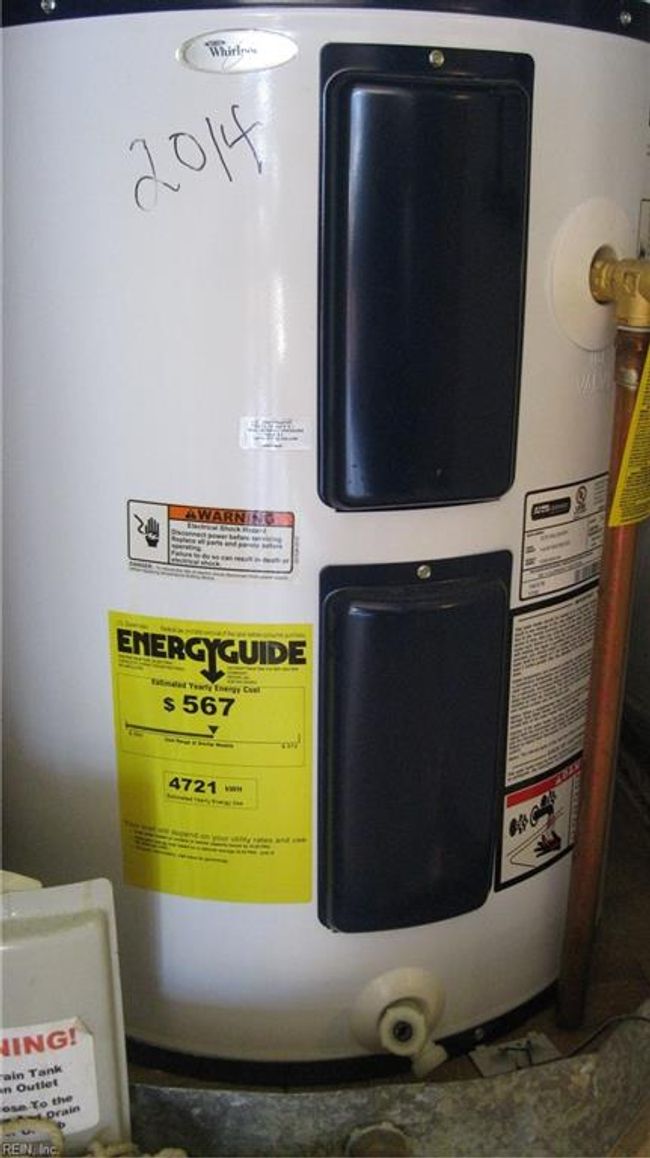Newer electric water heater. | Image 24