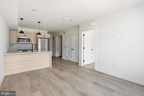 2b-208 Vine St, PHILADELPHIA, PA, 19106-1213 | Card Image