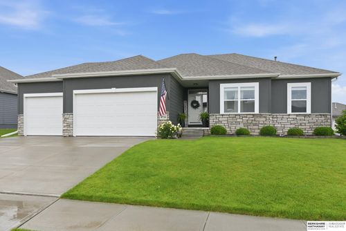 9716 Osprey Ln, Papillion, NE, 68046-3913 | Card Image
