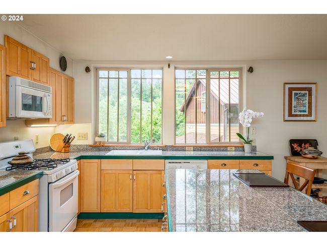 1650 Leatherwood Dr, House other with 3 bedrooms, 3 bathrooms and 1 parking in Eugene OR | Image 10