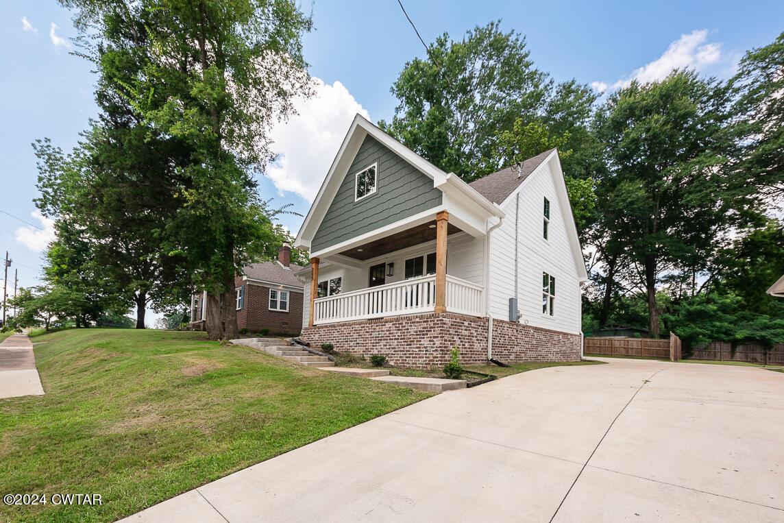 Mccowat St, Jackson, TN 38301