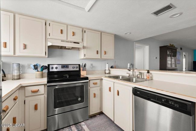 C - 102 Bob White Ct, Condo with 2 bedrooms, 2 bathrooms and null parking in DAYTONA BEACH FL | Image 5