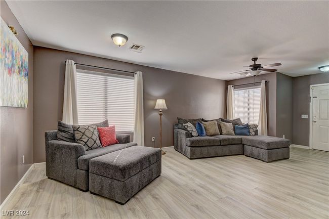6550 First View Ave, House other with 3 bedrooms, 2 bathrooms and null parking in Las Vegas NV | Image 6